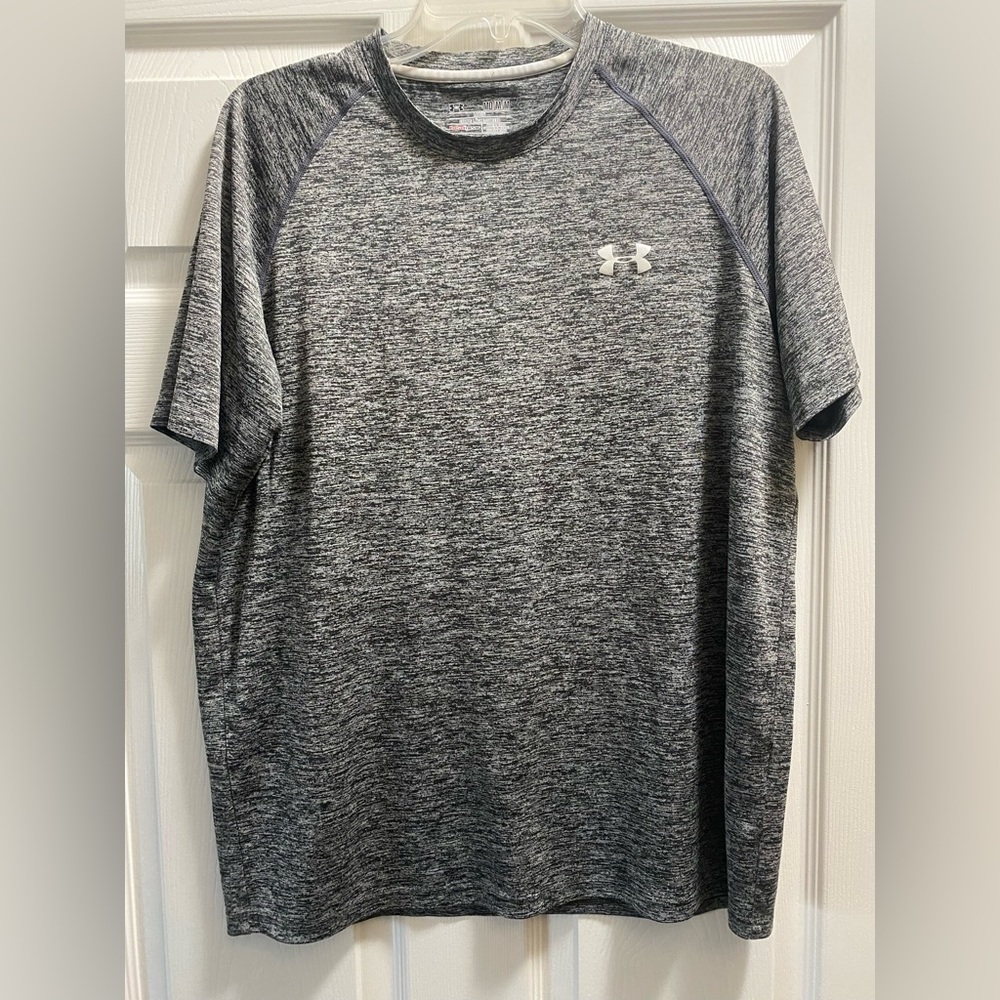 Men’s Grey Under Armour Shirt, Size M